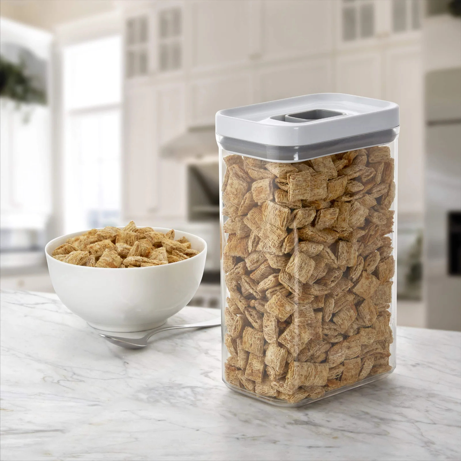 Breakfast out of a 2.74-quart canister: the flip lid opens with one thumb.